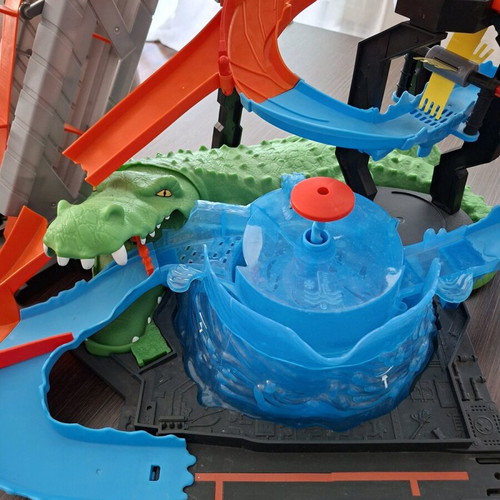 Hot Wheels Gator Car Wash track like new