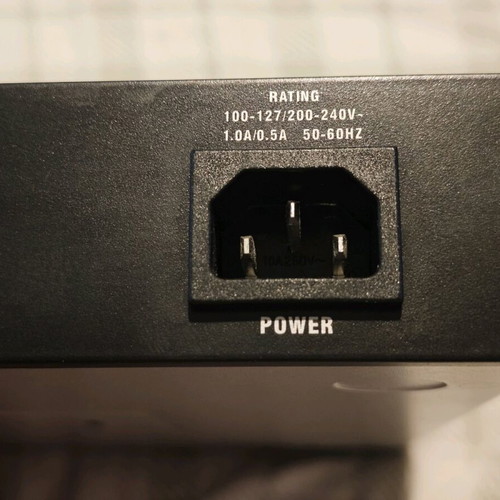 Linksys SR2016 Gigabit Switch used, 16-port 10/100/1000 Mbps