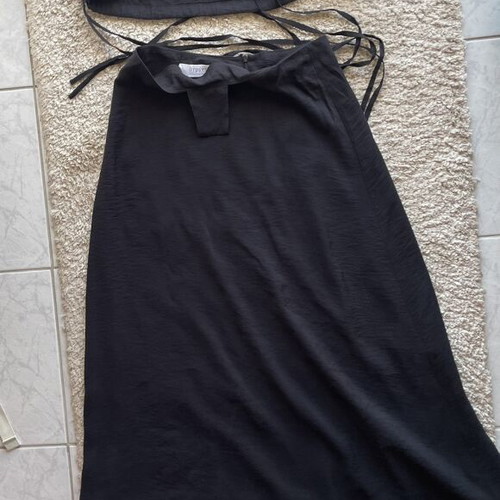 Arpyes set top and skirt medium like new, black