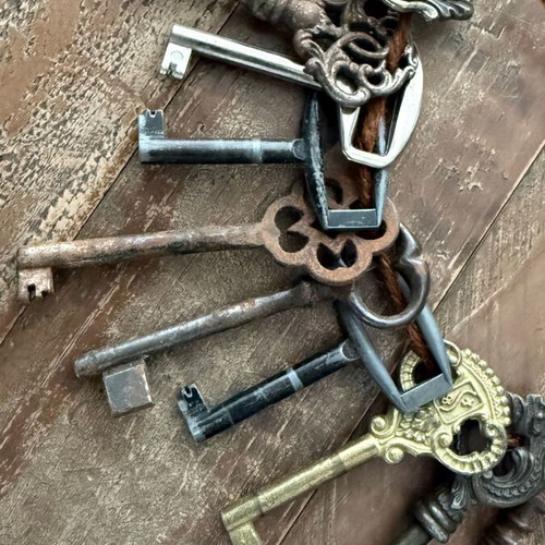 Lot of 10 Vintage and Antique-Style Decorative Keys