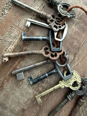 Lot of 10 Vintage and Antique-Style Decorative Keys