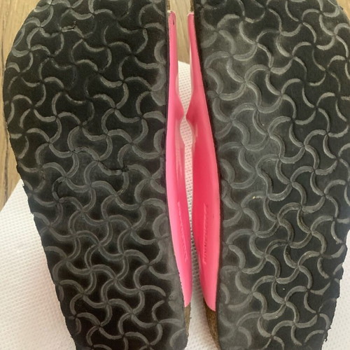 Birkenstock slippers for girl size 32 in good condition, pink