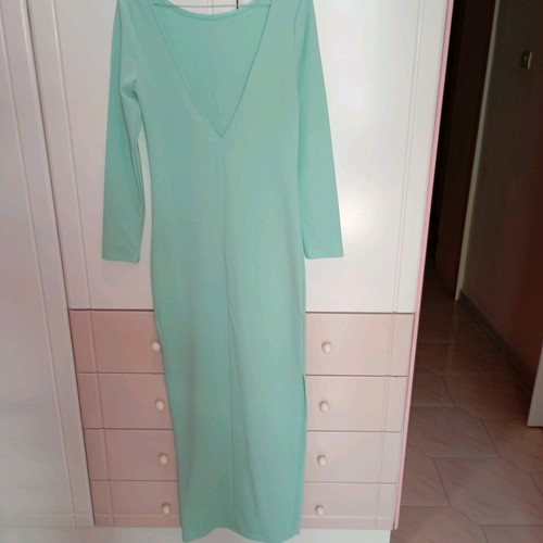 Maxi dress turquoise, new, tight fit with side slit and open back