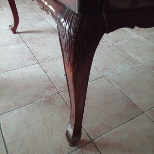 Leontos Antique Table in Like New Condition, Walnut Wood