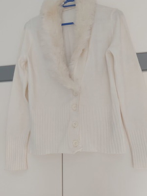 Knitted cardigan with fur and buttons size large like new, white