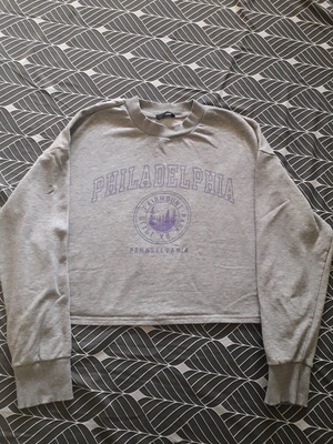 Box Now sweatshirt like new, short, width 63x49