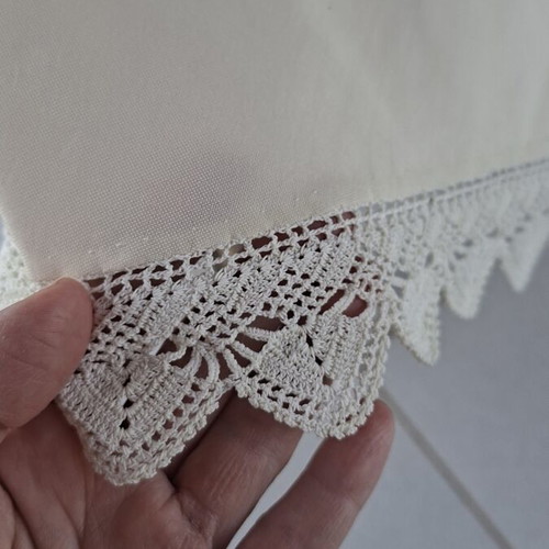 Handmade round tablecloth 1.80m diameter like new