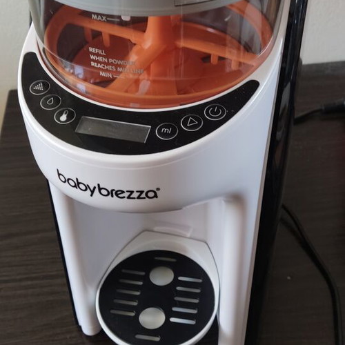 BabyBrezza automatic baby formula maker like new