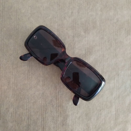 Genny sunglasses like new, brown with case