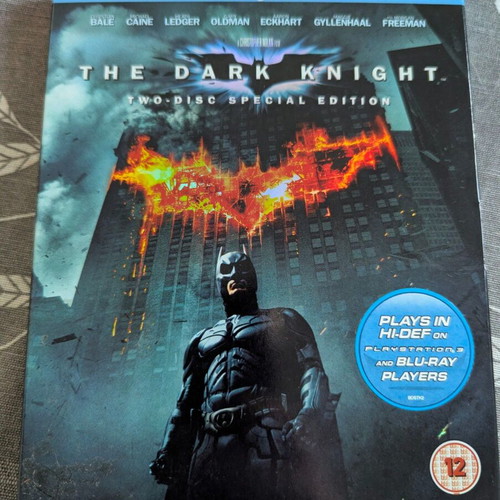 The Dark Knight Blu-Ray like new, action adventure fantasy