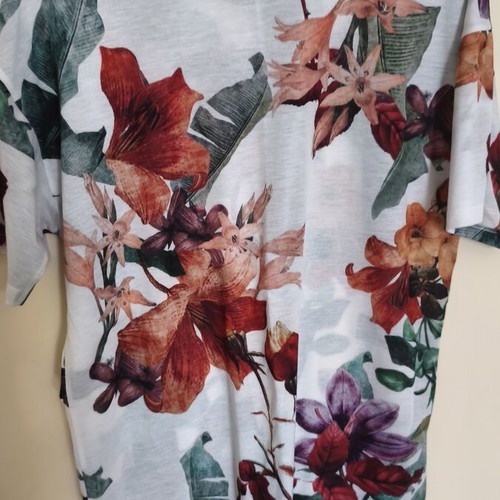 Bershka men's t-shirt with floral design like new, multicolor