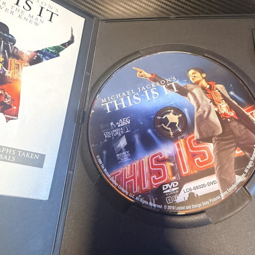 Michael Jackson This Is It DVD like new, collectible
