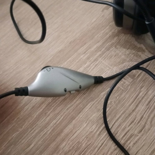 Genius wired headphones used with microphone