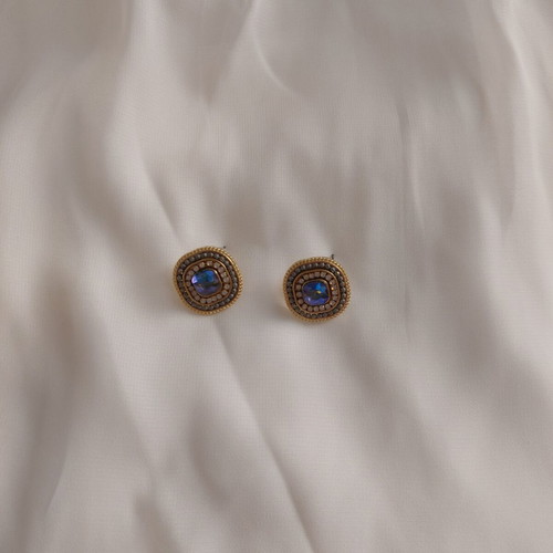 Vintage earrings with blue iridescent stone like new, gold tone