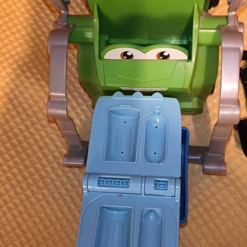 Hasbro 2013 Recycle Truck like new