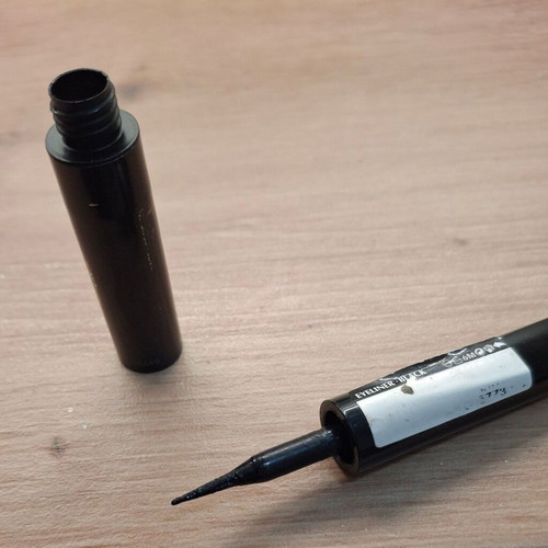 Black liquid eyeliner