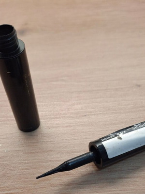 Black liquid eyeliner