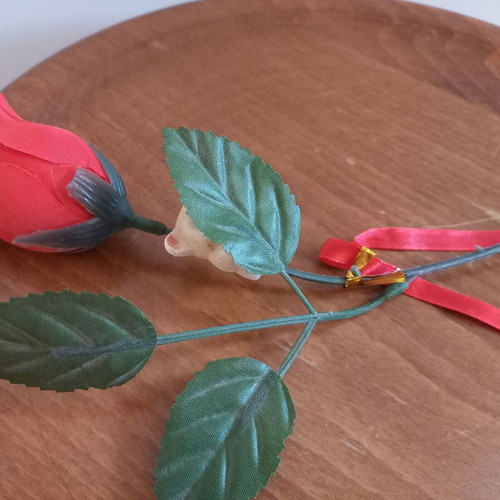 Decorative rose with small bear, plastic