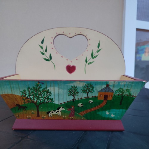 Handmade wooden basket hand-painted Hallmark like new