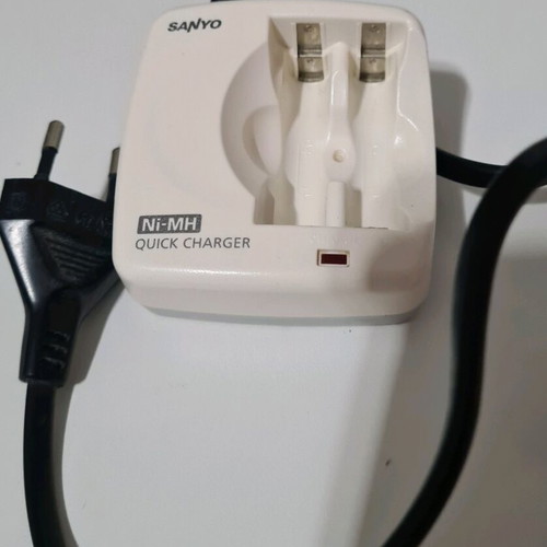 SANYO Charger for AA and AAA Rechargeable Batteries like new