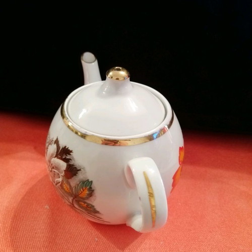 Porcelain teapot like new, Soviet vintage from Dulyovo