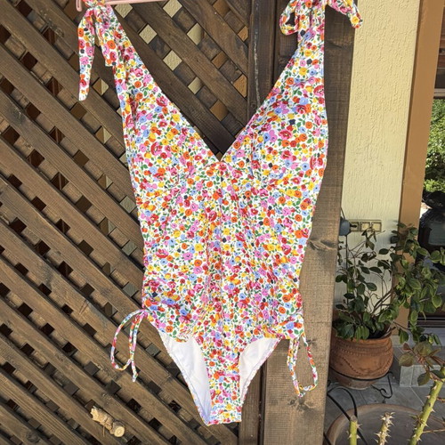 Floral swimsuit like new, multicolor, removable cups, adjustable sides