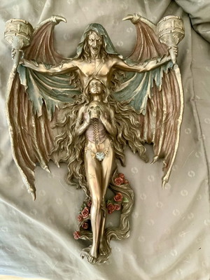 Large Original Veronese 2007 wall candle holder like new, gothic design