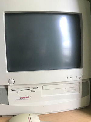 Vintage pc μεταχειρισμένο, η οθόνη δεν λειτουργεί