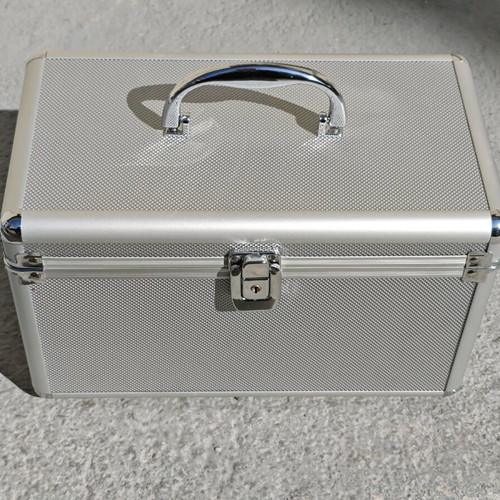 CD case 200 slots like new with keys
