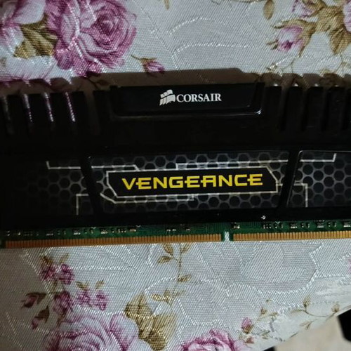 GTX 1050 2GB graphics card with 8GB Corsair Vengeance DDR3 RAM