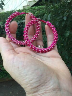 Големи обеци за пробити уши