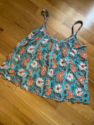 Floral top new, one size (small medium) multicolor