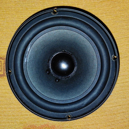 Subwoofer BENCH KH-02 Active 6.5'' used with very good performance