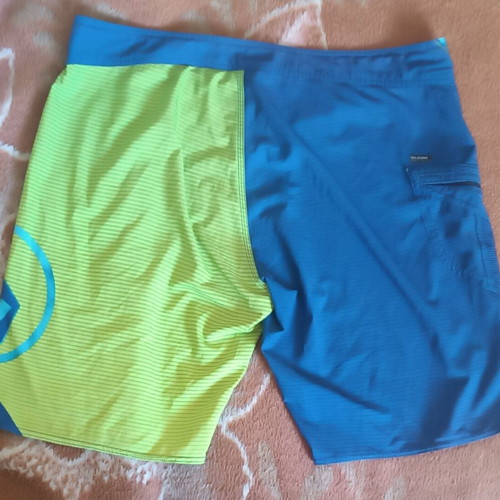 Volcom swim shorts size XL like new, multicolor