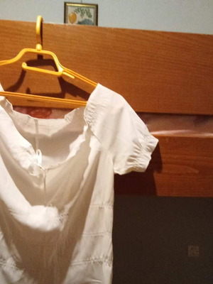 Short-sleeve white blouse used