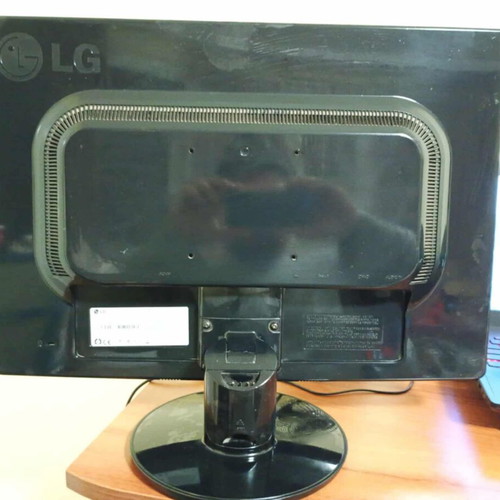LG Flatron W2271TC 22 inch monitor like new, Full HD, webcam