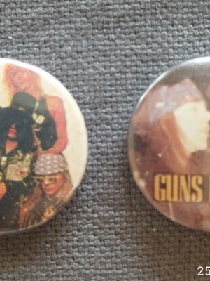 Guns n' Roses 90's badge set of 2, like new