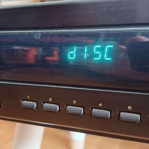 Marantz CD-67 CD player, classic model with analog and digital outputs