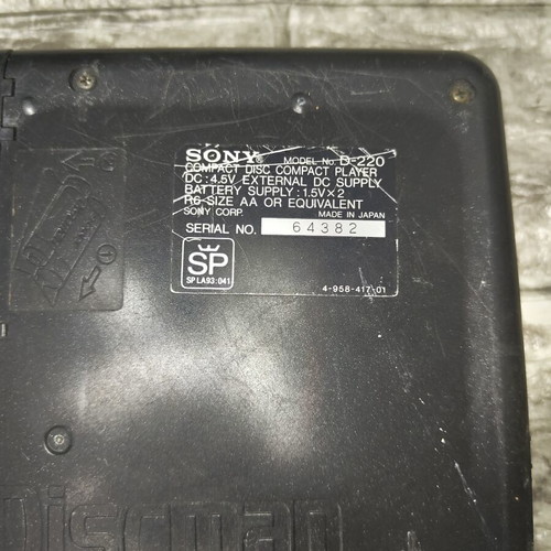 Sony CD Diskman D-220 used, powers on but does not read CDs