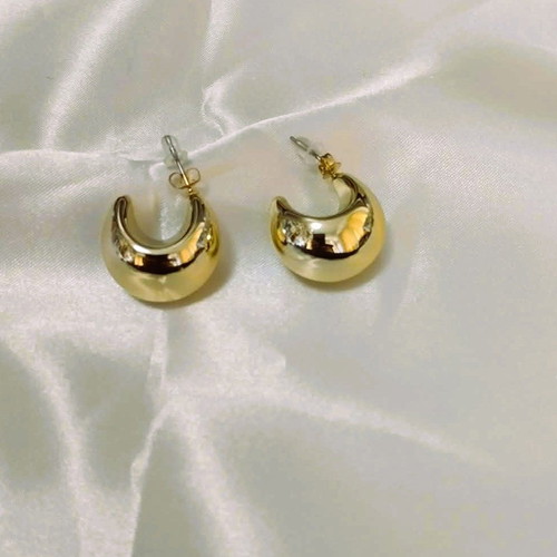 C-shaped crescent earrings new gold color synthetic material