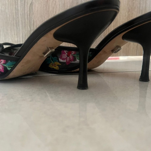 Danos embroidered leather heels like new, size 38.5, black