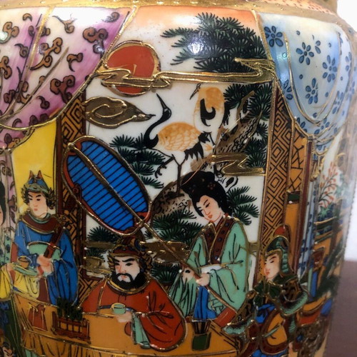 Satsuma vase handmade like new with beautiful coloring