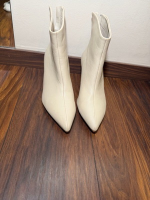 Beige ankle boots used, size 40