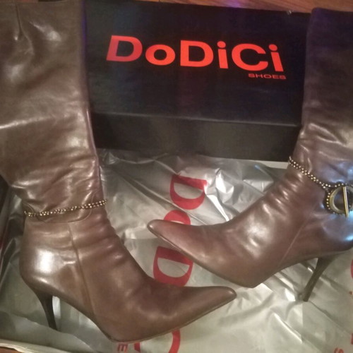 Dodici boots like new, brown with chain and leather interior