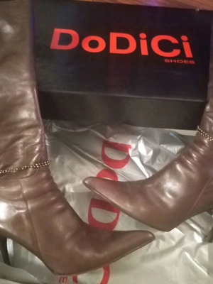 Dodici boots like new, brown with chain and leather interior