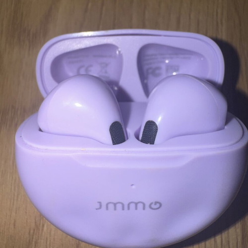 JMMO Bluetooth earbuds used with charging case