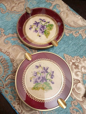 Pair of vintage retro ashtrays like new with handmade embroidery