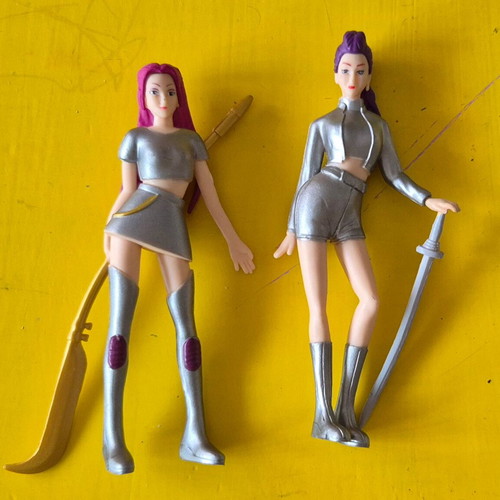 Kpop figures set of 2, like new, collectible