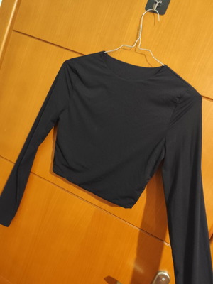 Long-sleeve crop top like new, black, size XS