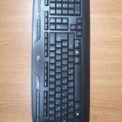 Logitech MK295 Silent wireless keyboard and mouse set like new